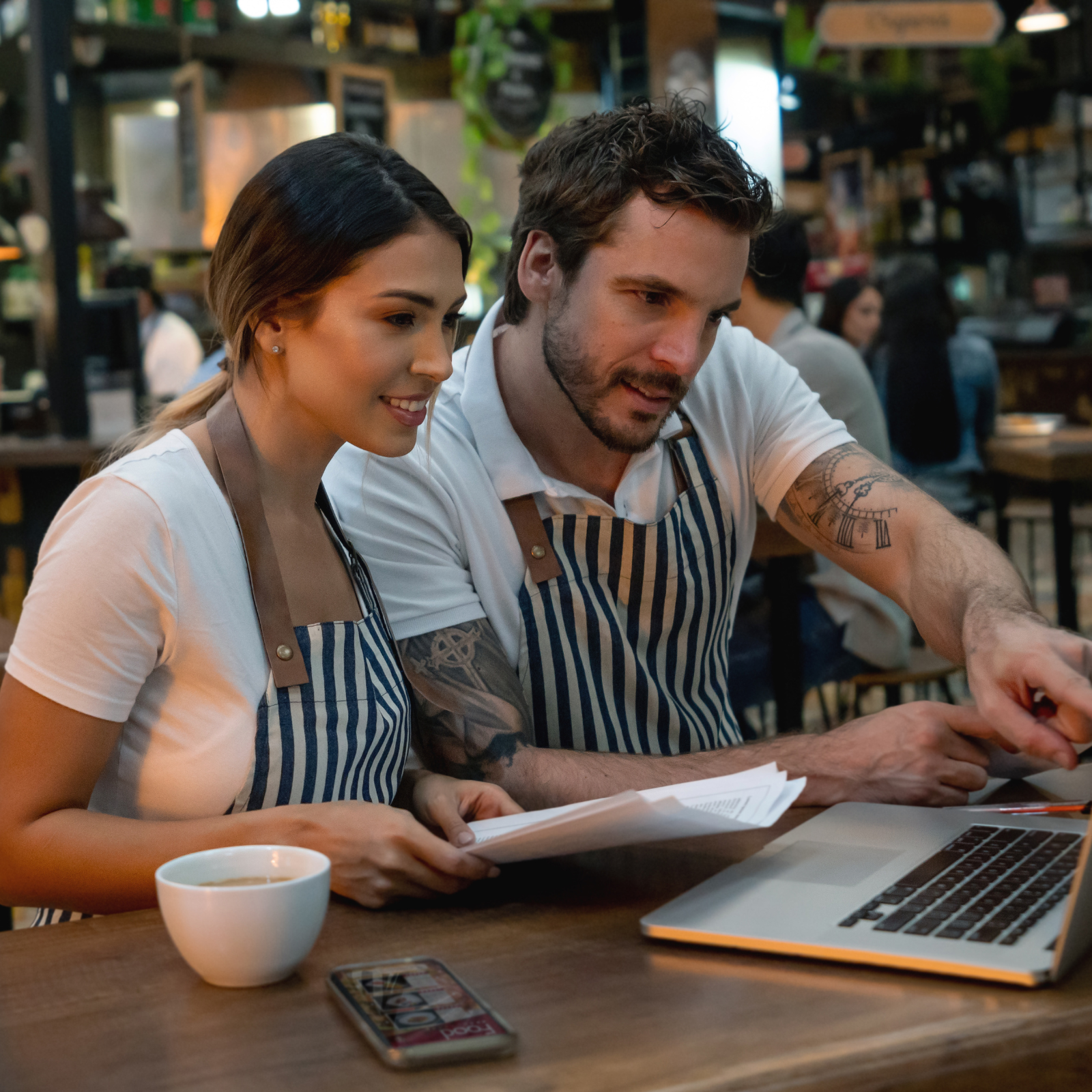 Photo of man and woman by the computer screen - Tablevoice